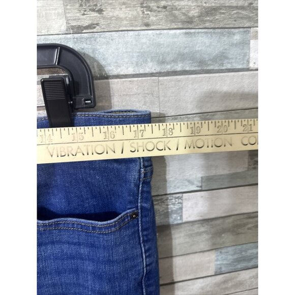 Women’s Levi’s Bremuda Shorts Dark Wash Size 32 - Picture 6 of 16